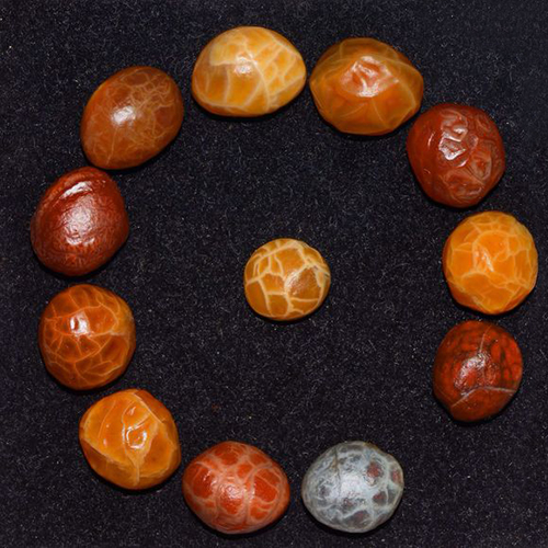 网上的8mm的红玛瑙多少钱一颗,5mm红玛瑙多少钱一粒