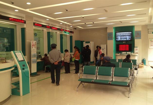 银行忽悠我买了理财保险可以退吗,去银行存钱却被忽悠买了理财保险