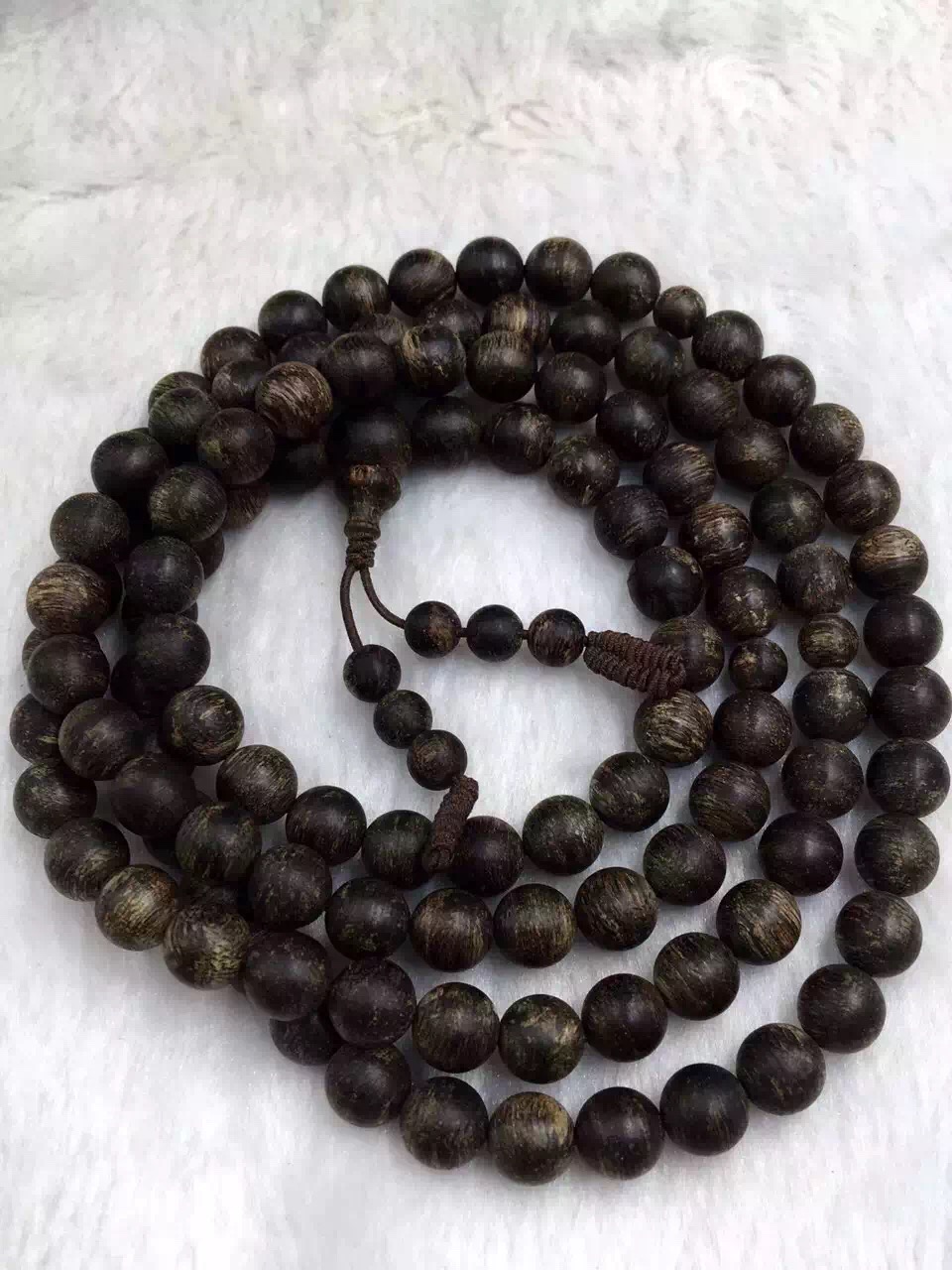 价值百万以上的沉香手串,几十万的沉香手串是什么样子