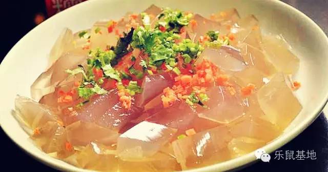 跟着影帝黄渤去尝尝青岛的美食