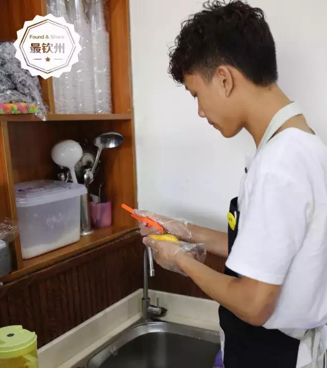 侨港菠萝冰沙,北海侨港风情街菠萝包冰激凌