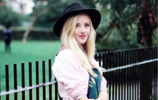 觉得脸上有斑点怎么内调,发现自己脸部有斑点怎么办