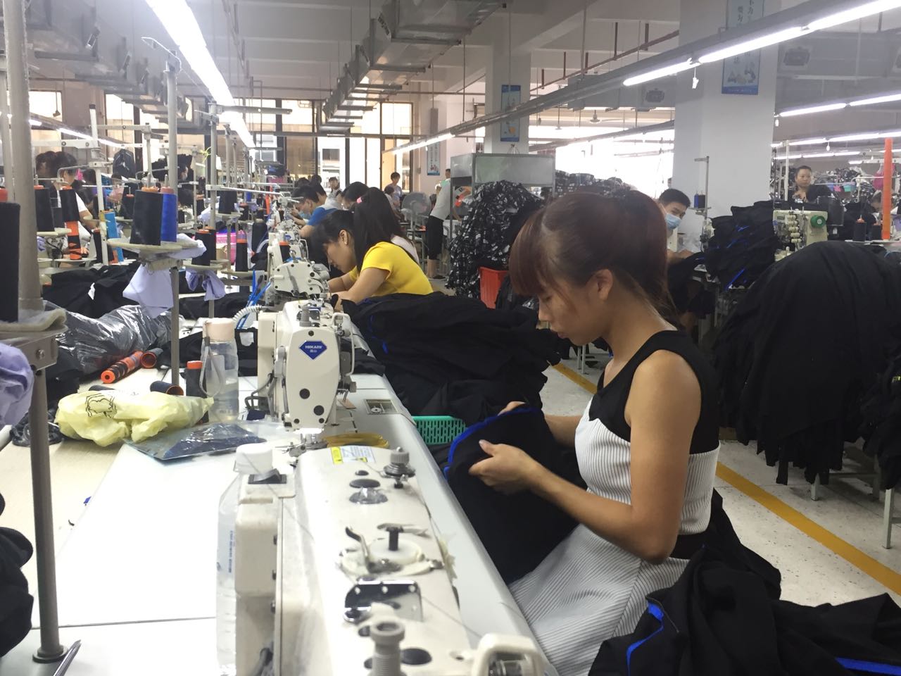 黄燕添带队走访企业