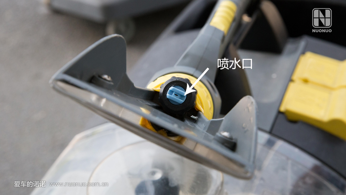 汽车长期停放在室外脏了怎么办,汽车座椅发臭自己可以洗吗