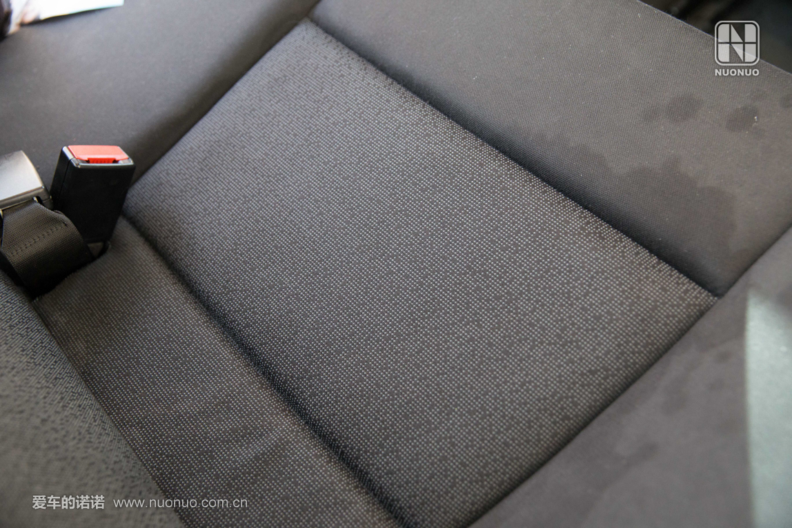 汽车长期停放在室外脏了怎么办,汽车座椅发臭自己可以洗吗