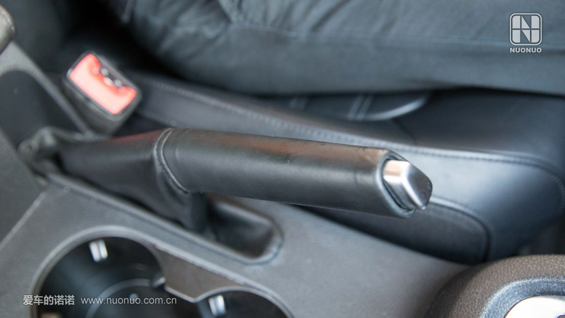 汽车长期停放在室外脏了怎么办,汽车座椅发臭自己可以洗吗