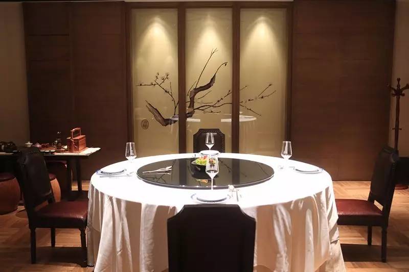 各大酒楼中秋订餐火爆,聚会美食推荐餐厅大包房