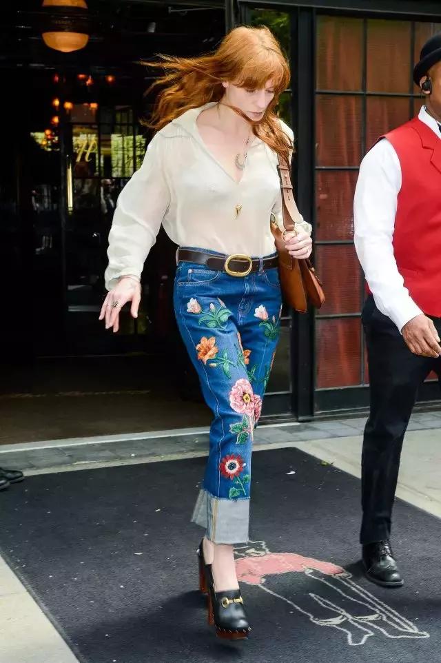 李宇春、蕾哈娜、宋茜她们都在穿这样的牛仔装!