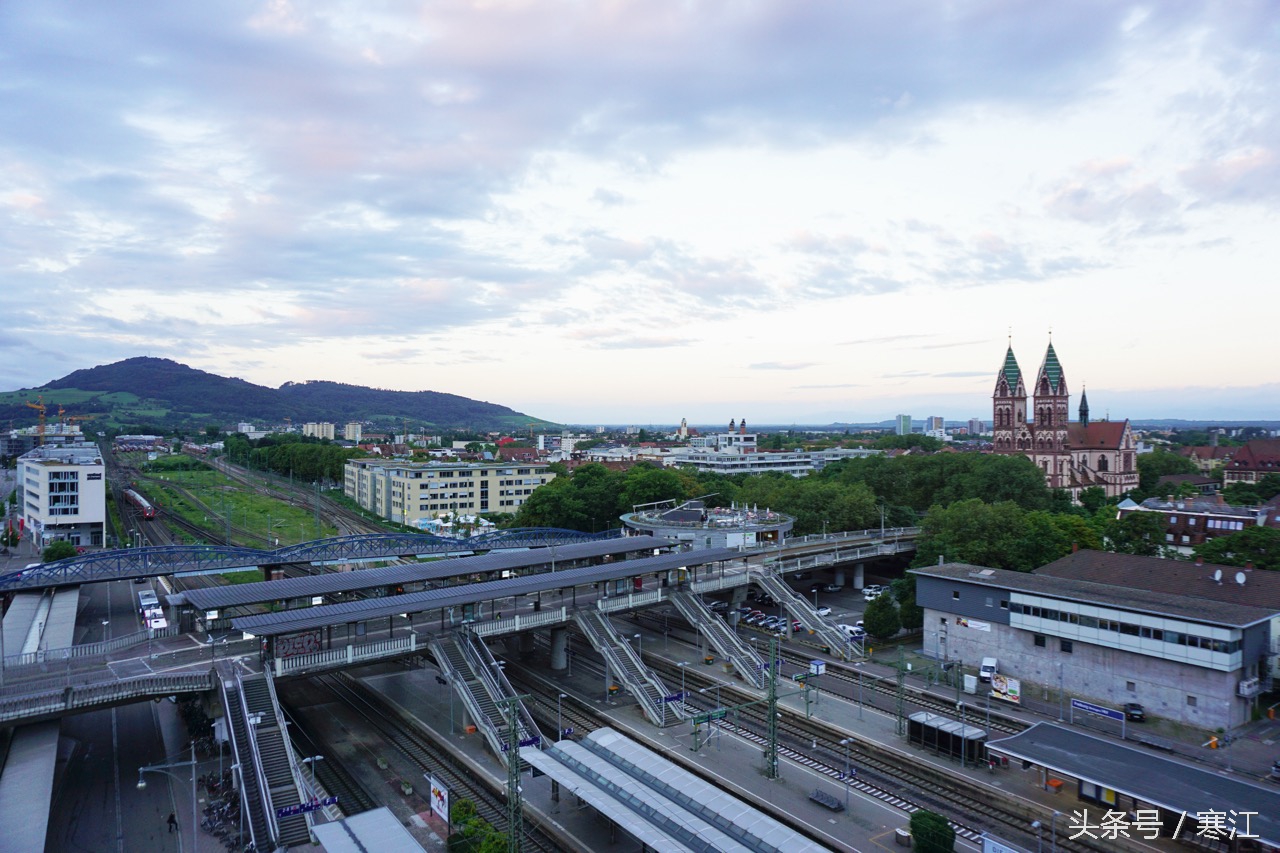 踩到黑森林的泉水，就能娶到弗莱堡的漂亮妞儿！
