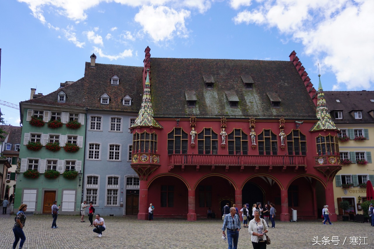 踩到黑森林的泉水，就能娶到弗莱堡的漂亮妞儿！