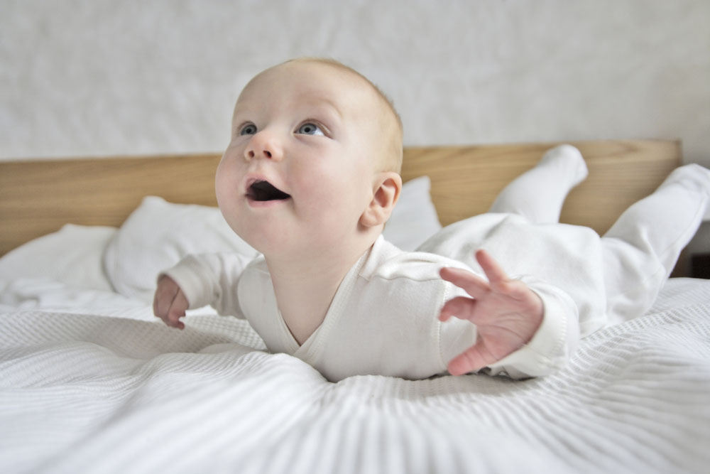 孩子脑袋上长虱子了怎么解决,孩子头上长虱子怎么办