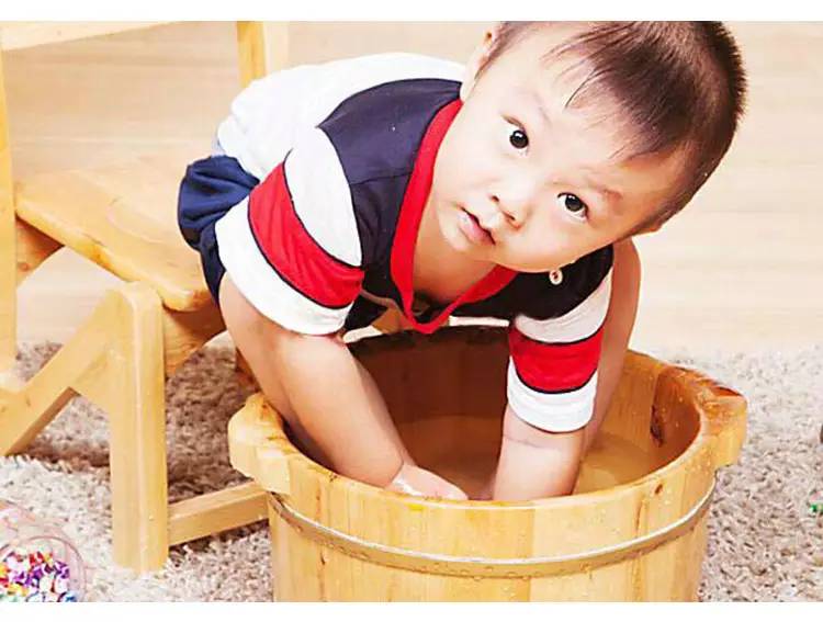 宝宝的脚长小水泡怎么回事,宝宝脚上面有水泡