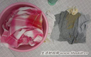 宝宝拉便便弄衣服上怎么处理,婴儿便便弄脏衣服清洗妙招