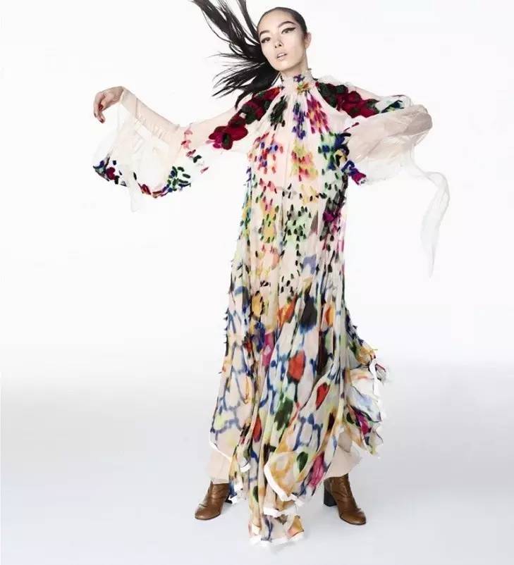 宋茜迪奥马面裙,和宋茜撞衫紫色长裙