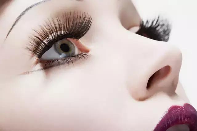 眼睛好看的女生一般不会太差,演技出众