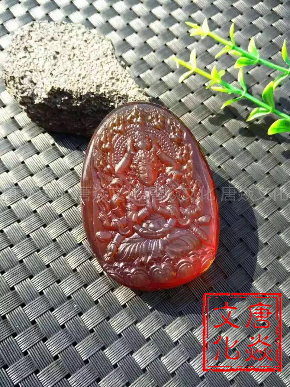 缅甸琥珀棕血珀怎么鉴定真假,琥珀中血珀的价值