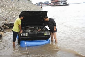 烧纸钱祭亡父，儿子图便宜买了些次品，老爹竟被气活了