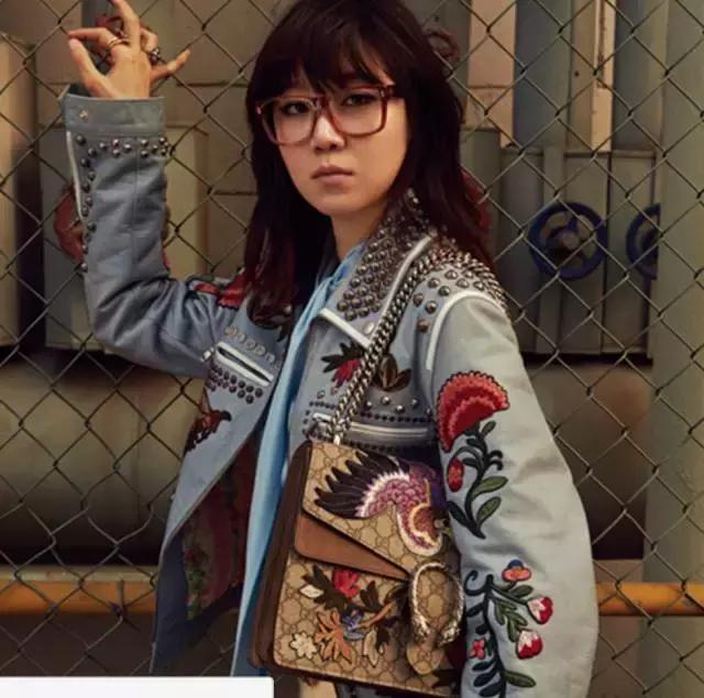 李宇春、蕾哈娜、宋茜她们都在穿这样的牛仔装!