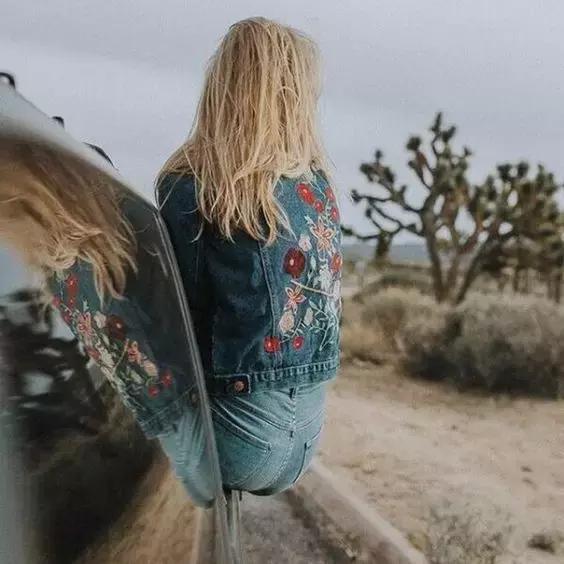 李宇春、蕾哈娜、宋茜她们都在穿这样的牛仔装!