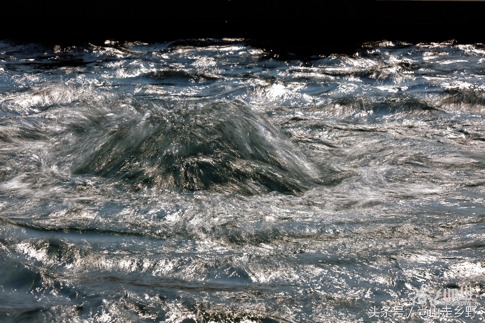 这眼泉好神奇!用泉水洗眼,少年不近视,老者不花眼!