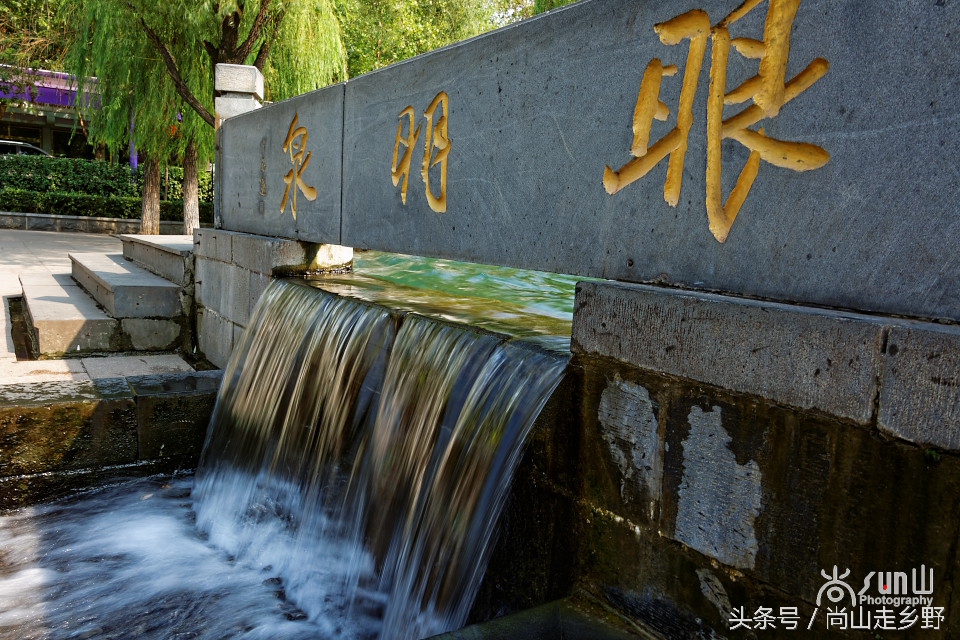 这眼泉好神奇!用泉水洗眼,少年不近视,老者不花眼!