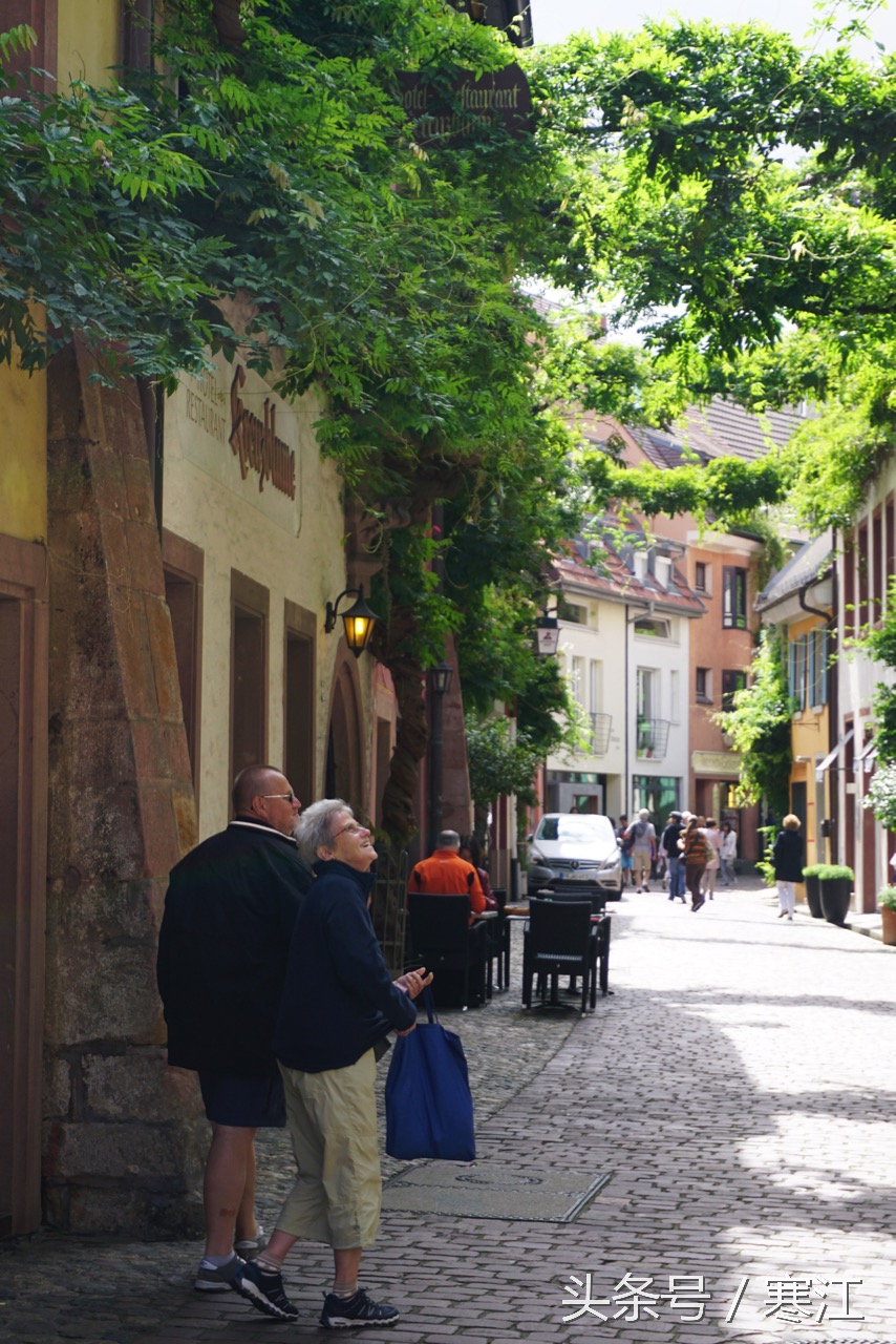 踩到黑森林的泉水，就能娶到弗莱堡的漂亮妞儿！