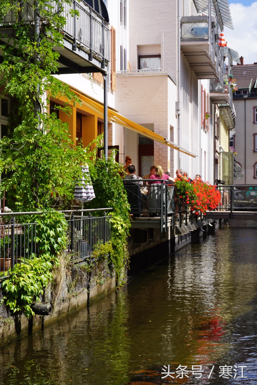 踩到黑森林的泉水，就能娶到弗莱堡的漂亮妞儿！