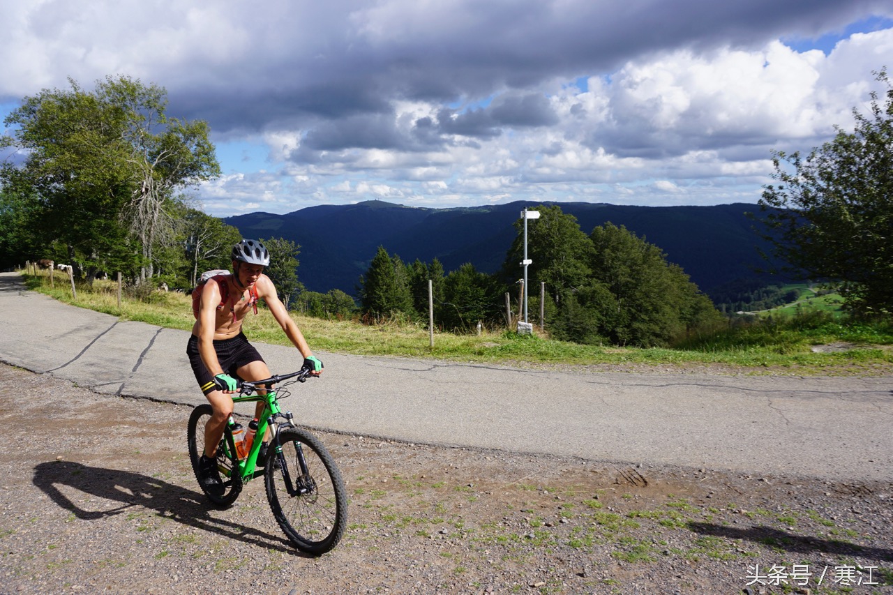 踩到黑森林的泉水，就能娶到弗莱堡的漂亮妞儿！