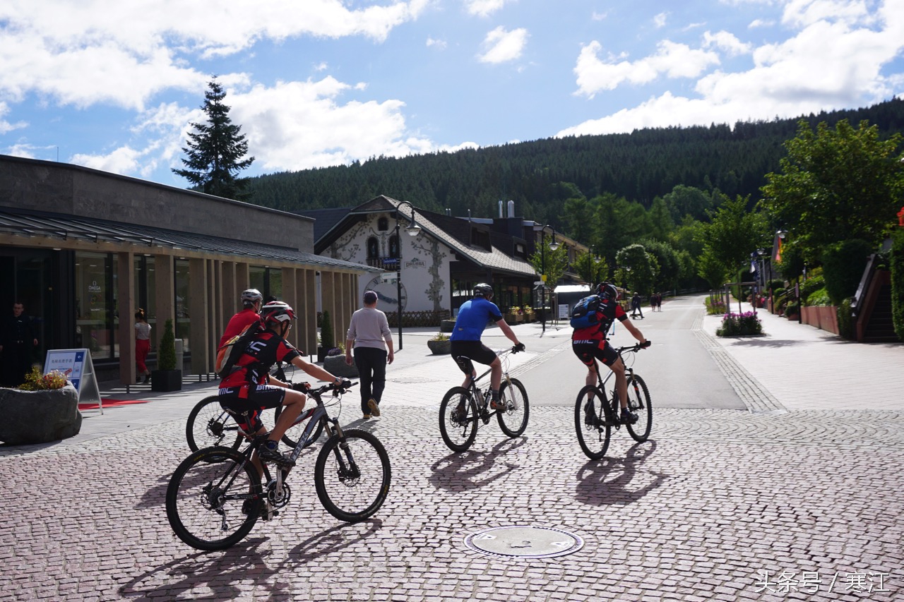 踩到黑森林的泉水，就能娶到弗莱堡的漂亮妞儿！