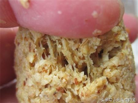 台钓拉饵调漂方法,野钓入门教程调饵加拉丝粉