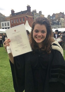 艾玛接班人！那年《纳尼亚传奇》的小萝莉已变身女神学霸