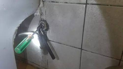 入墙式水龙头断了如何取出,断在墙里的水龙头怎么弄出来