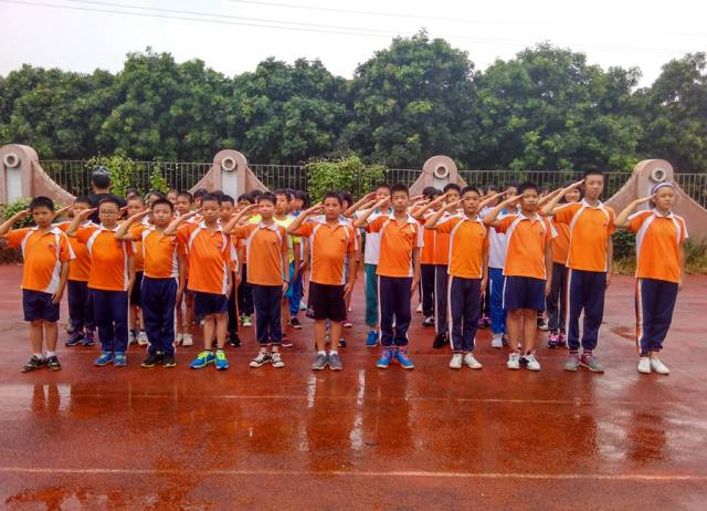 番禺丨多年后，你还记得那年初秋，南村中学操场上的“站军”