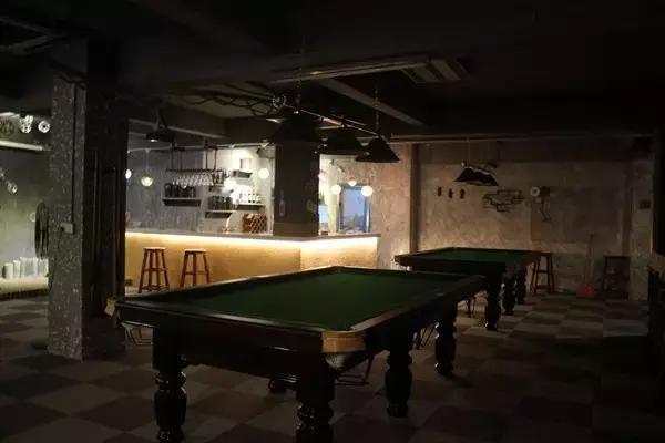 坪石第一家工业风清吧,在这里我可以泡一天。