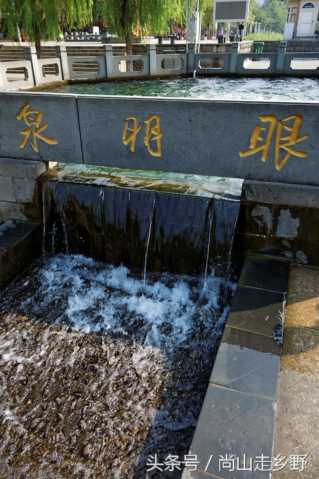 这眼泉好神奇!用泉水洗眼,少年不近视,老者不花眼!