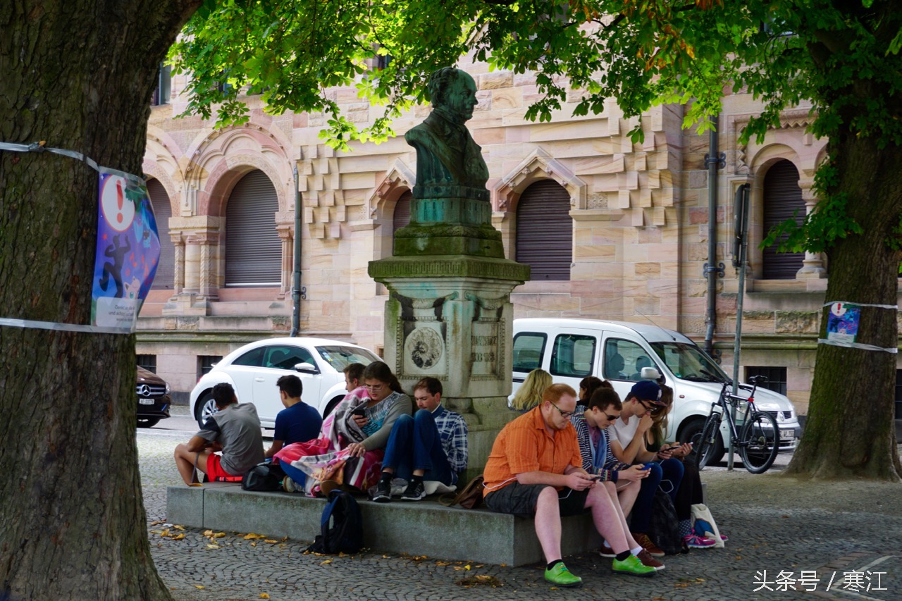 踩到黑森林的泉水，就能娶到弗莱堡的漂亮妞儿！