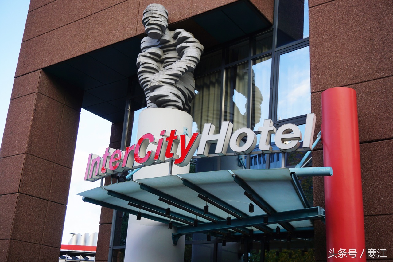 踩到黑森林的泉水，就能娶到弗莱堡的漂亮妞儿！