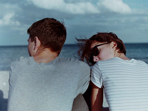 这个时代，人们爱上手机约约约，是集体患上爱无能吗？