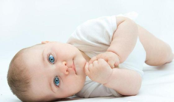 宝宝上火妈妈该怎么做,宝宝上火怎么办奶粉喂养