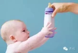 哪款奶瓶宝宝更容易接受,宝宝不接受奶瓶有何妙招