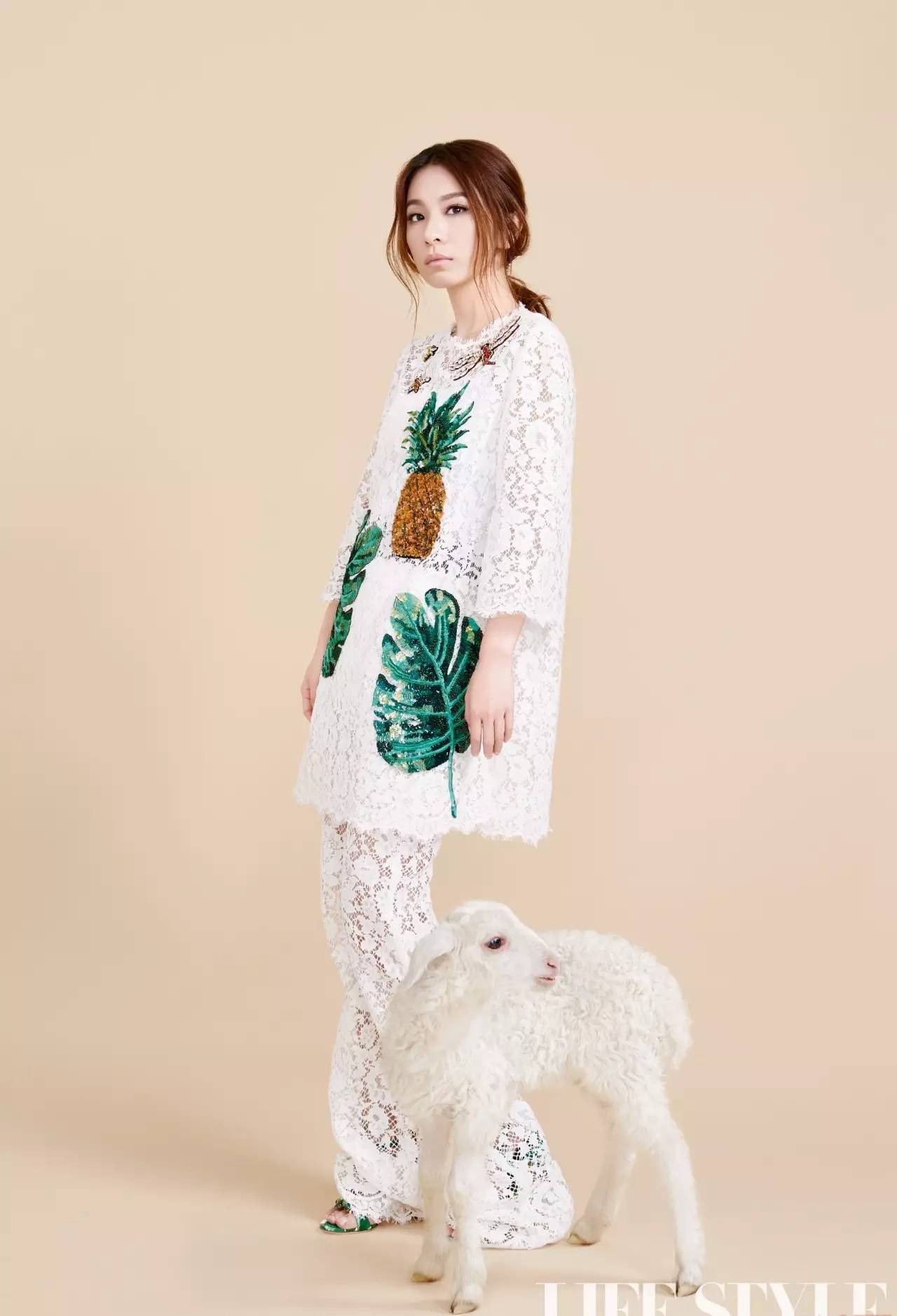 宋茜迪奥马面裙,和宋茜撞衫紫色长裙