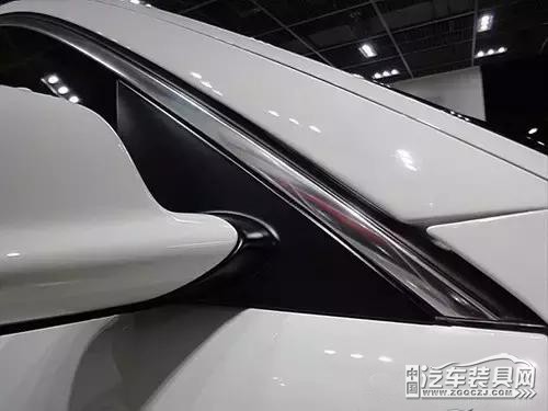 白色汽车漆面污渍怎么去除,白色汽车上的油污怎么去除