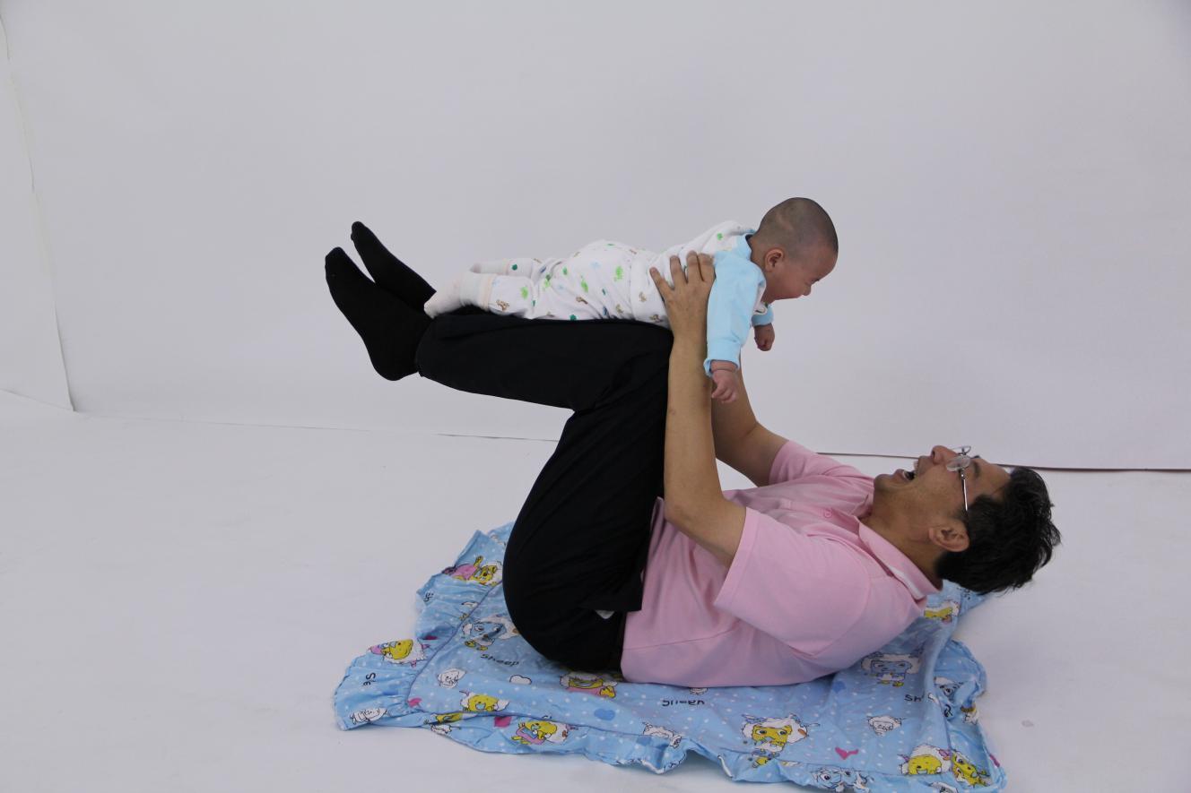 适合0到6个月宝宝的亲子操,早教亲子操3-6个月亲子运动