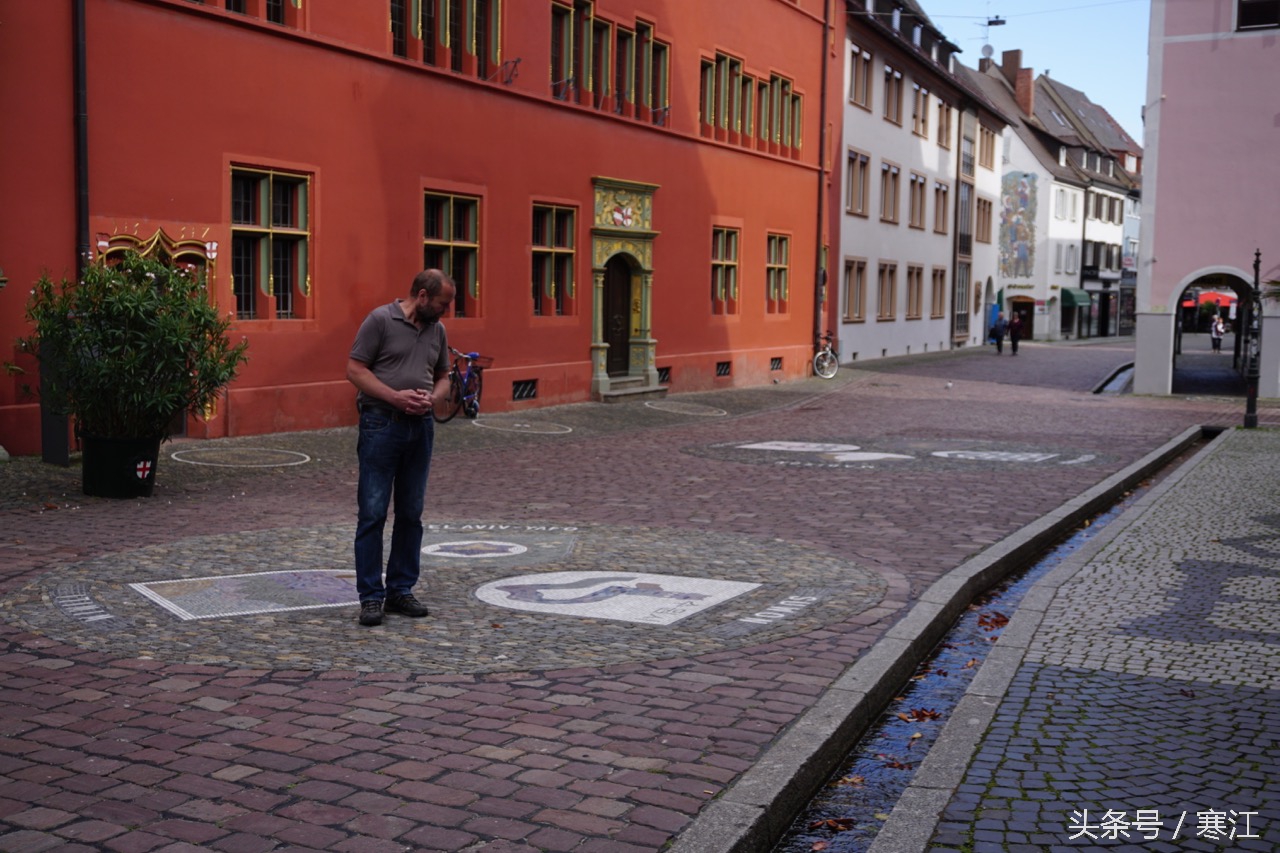 踩到黑森林的泉水，就能娶到弗莱堡的漂亮妞儿！