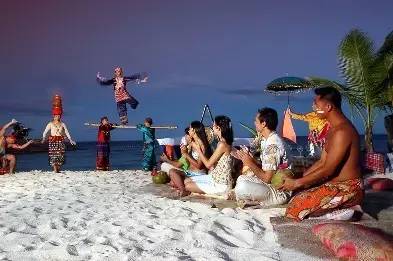 月薪3000的tiffany蓝钻岛