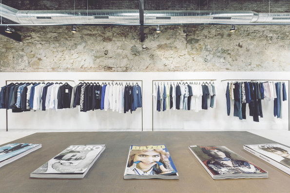 西班牙巴塞罗那百元店设计,西班牙巴塞罗那百货店设计