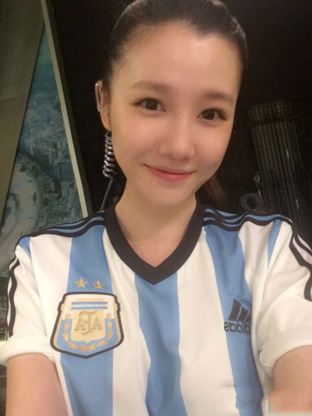 央视美女主播事件,央视女主持人球衣