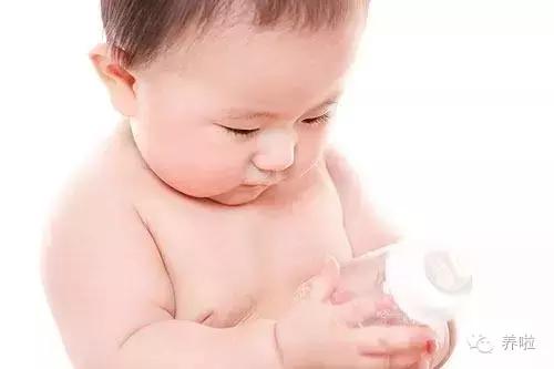 哪款奶瓶宝宝更容易接受,宝宝不接受奶瓶有何妙招