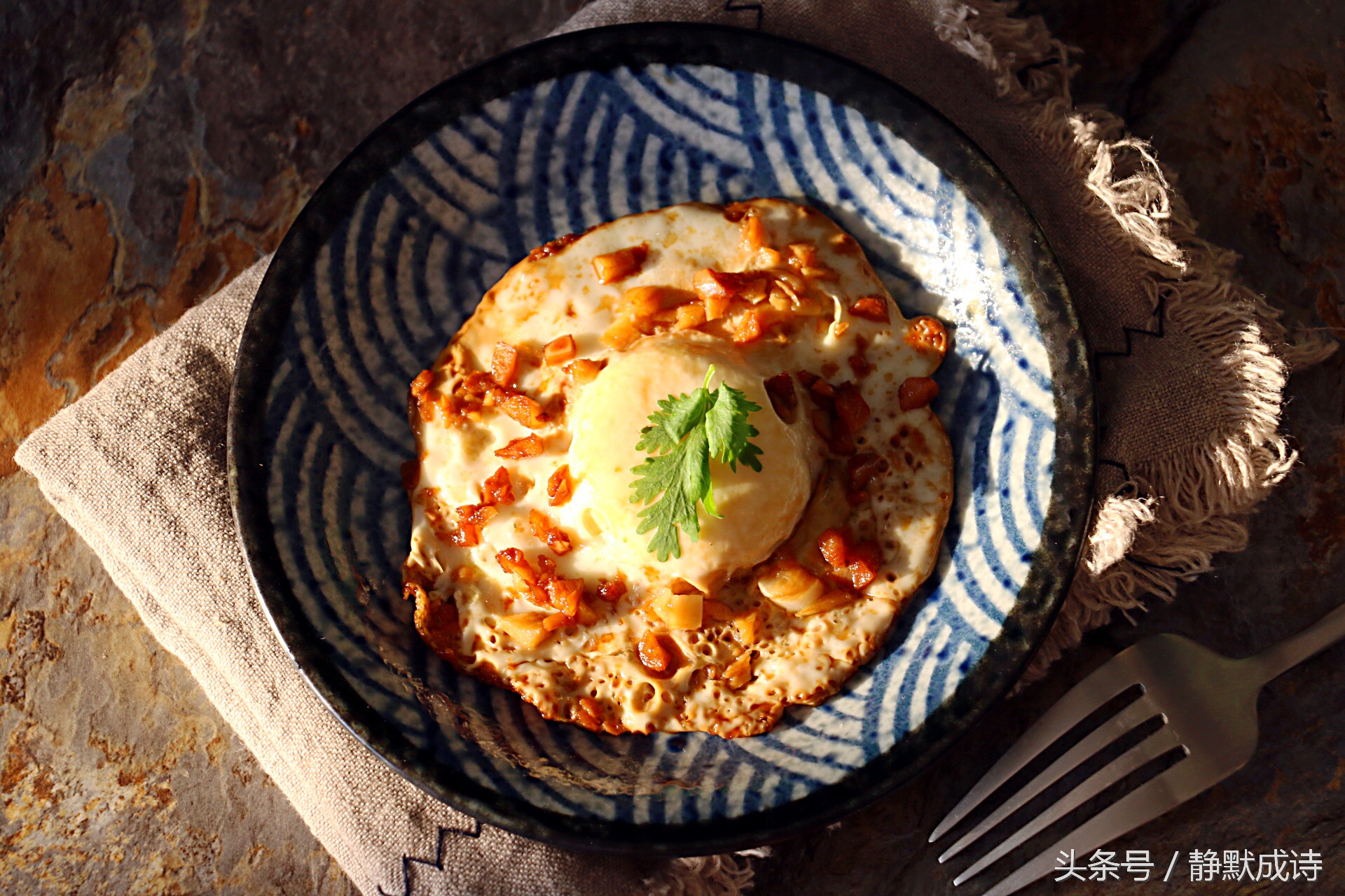 如何做不上火的煎鸡蛋,鸡蛋这么煎全家都爱吃