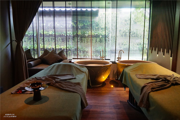 在泰国做spa享受生活的句子,泰国小姐姐体验做spa